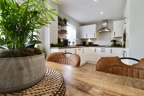 4 bedroom detached house for sale, Airedale Drive, Brough