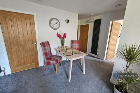2 bedroom semi-detached house to rent, Craigs Drive, Edinburgh, EH12