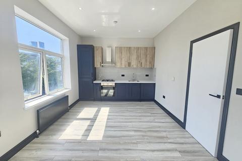 Studio to rent, Blackstock Road, London N4