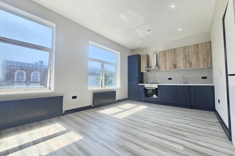Studio to rent, Blackstock Road, London N4