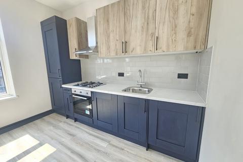 Studio to rent, Blackstock Road, London N4