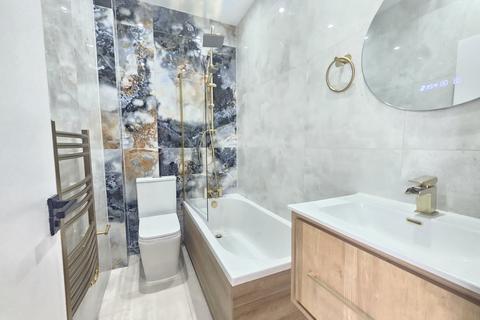 Studio to rent, Blackstock Road, London N4