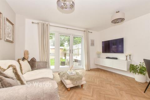 2 bedroom end of terrace house for sale, Ringlet Close, Kennington, Kent