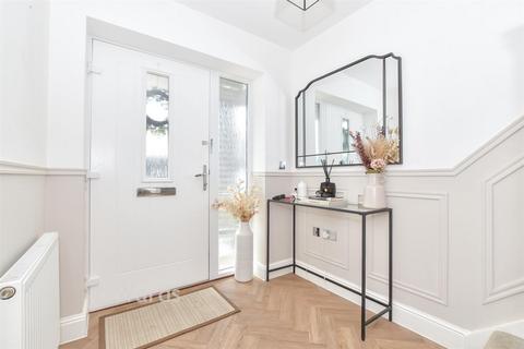2 bedroom end of terrace house for sale, Ringlet Close, Kennington, Kent