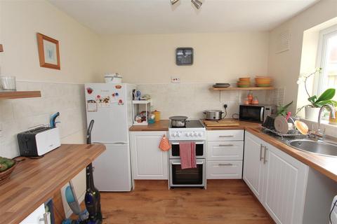 3 bedroom end of terrace house for sale, Willow Walk, Keynsham, Bristol