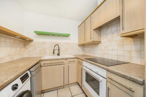 2 bedroom flat to rent, Hillary Drive, Isleworth TW7