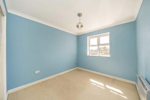 2 bedroom flat to rent, Hillary Drive, Isleworth TW7