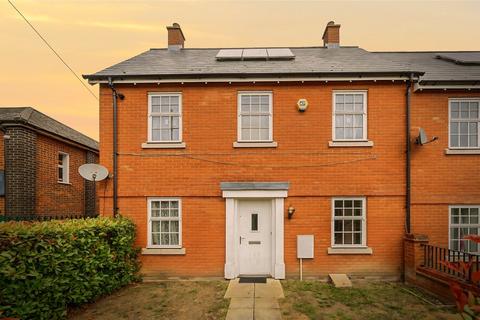 Semi-detached house - Hythe Hill, Colchester, Essex