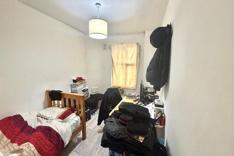 2 bedroom house for sale, Bushway, Dagenham RM8
