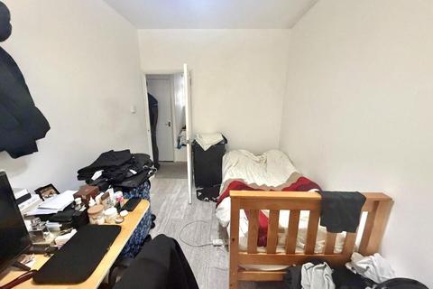 2 bedroom house for sale, Bushway, Dagenham RM8