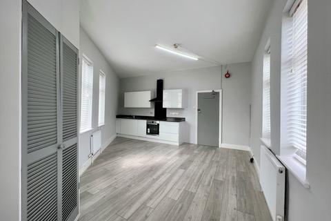 2 bedroom flat to rent, Wargrave Road, Newton-le-Willows, WA12