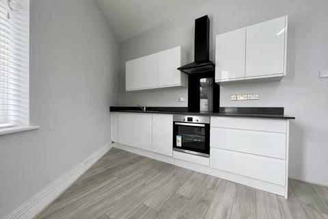 2 bedroom flat to rent, Wargrave Road, Newton-le-Willows, WA12