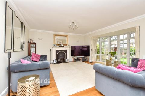 4 bedroom detached house for sale, Fairview Avenue, Gillingham ME8