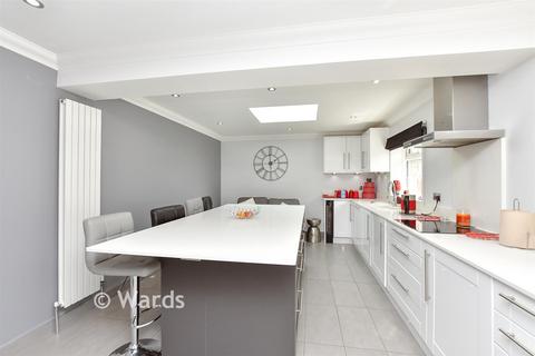 4 bedroom detached house for sale, Fairview Avenue, Gillingham ME8