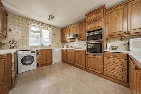 4 bedroom detached bungalow for sale, Park Street Lane, Park Street, St. Albans