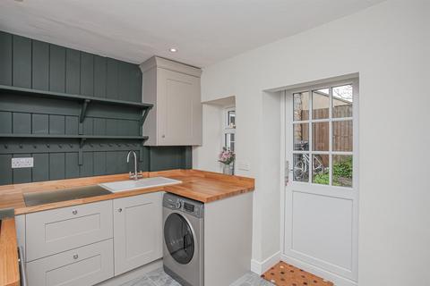 2 bedroom cottage to rent, Corn Street, Witney