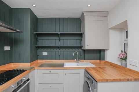 2 bedroom cottage to rent, Corn Street, Witney