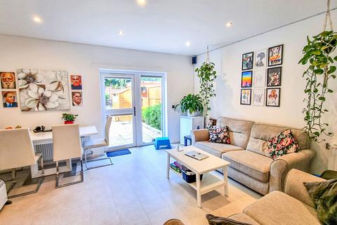 5 bedroom townhouse to rent, Potter Close, London, SE2