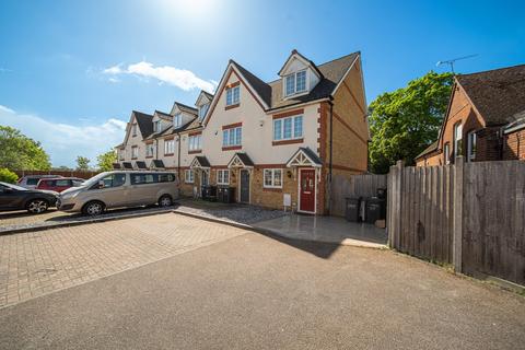 4 bedroom semi-detached house to rent, Lower Range Road, Kent DA12