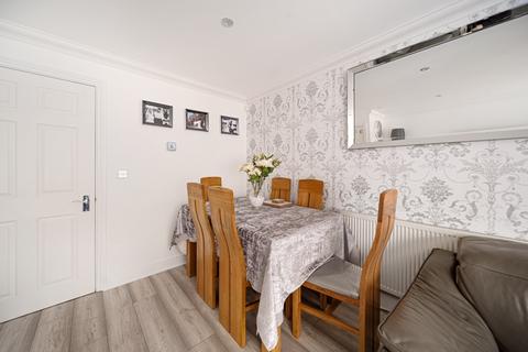 4 bedroom semi-detached house to rent, Lower Range Road, Kent DA12