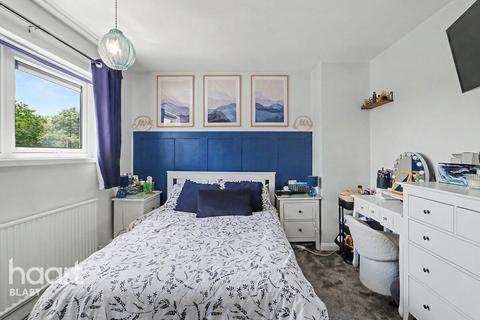 2 bedroom end of terrace house for sale, Featherstone Drive, Leicester