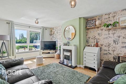 2 bedroom end of terrace house for sale, Featherstone Drive, Leicester