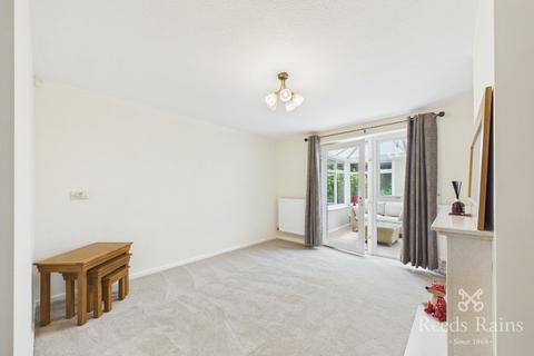 2 bedroom bungalow for sale, Maryfield Vale, West Yorkshire LS15