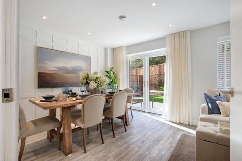 3 bedroom semi-detached house for sale, at Kingsley Park, Billericay CM12