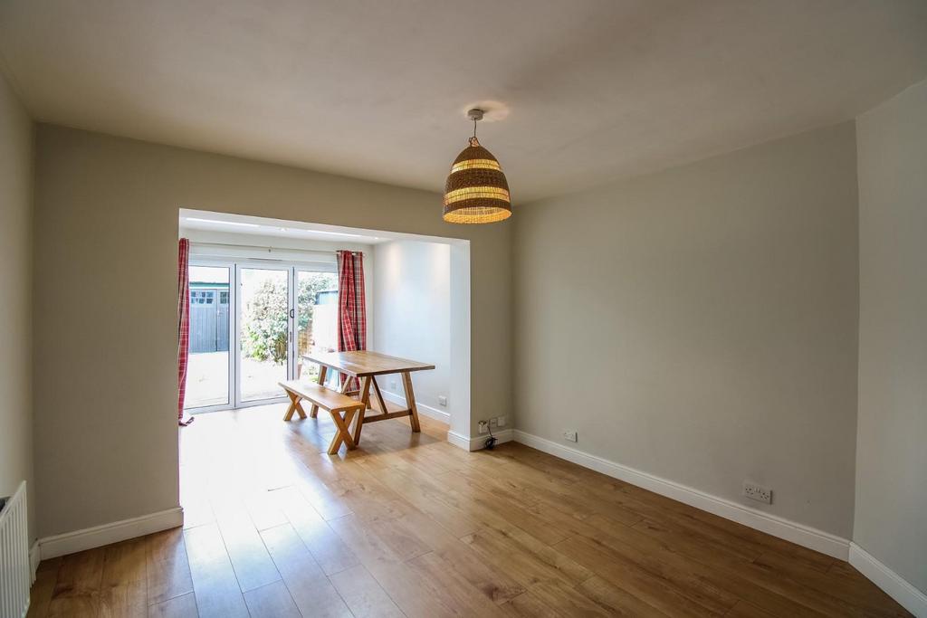 Apartment in Cambridge, Barnwell - View 2