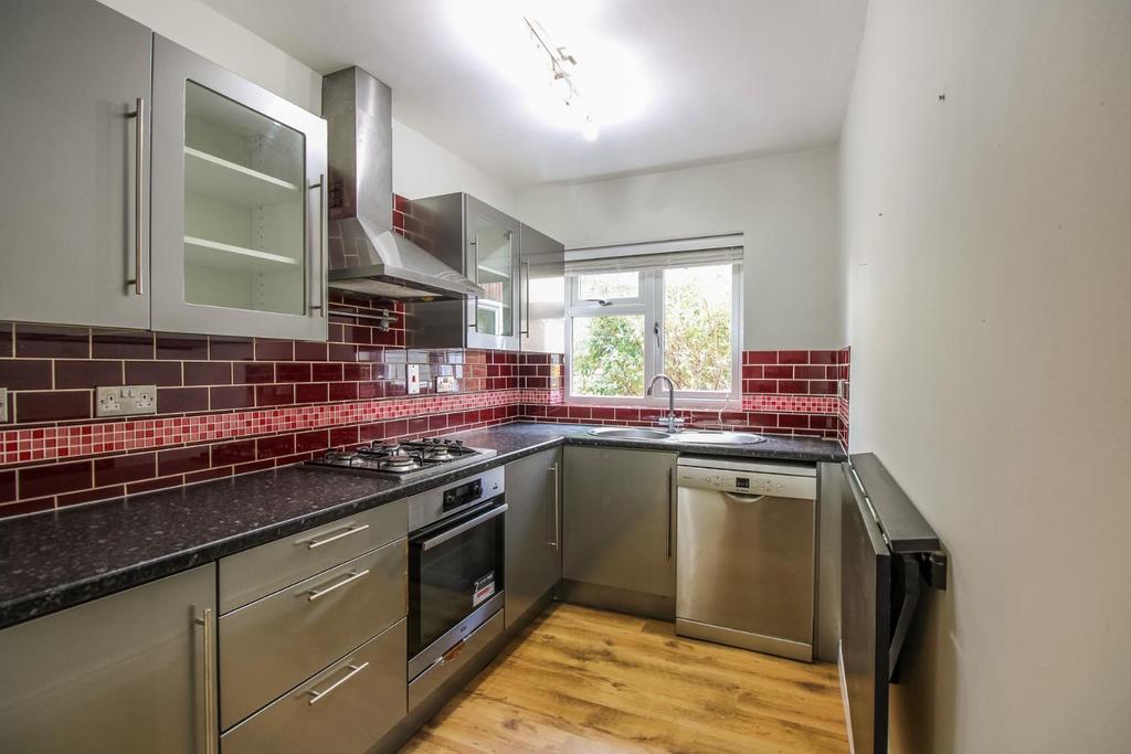 Apartment in Cambridge, Barnwell - View 5