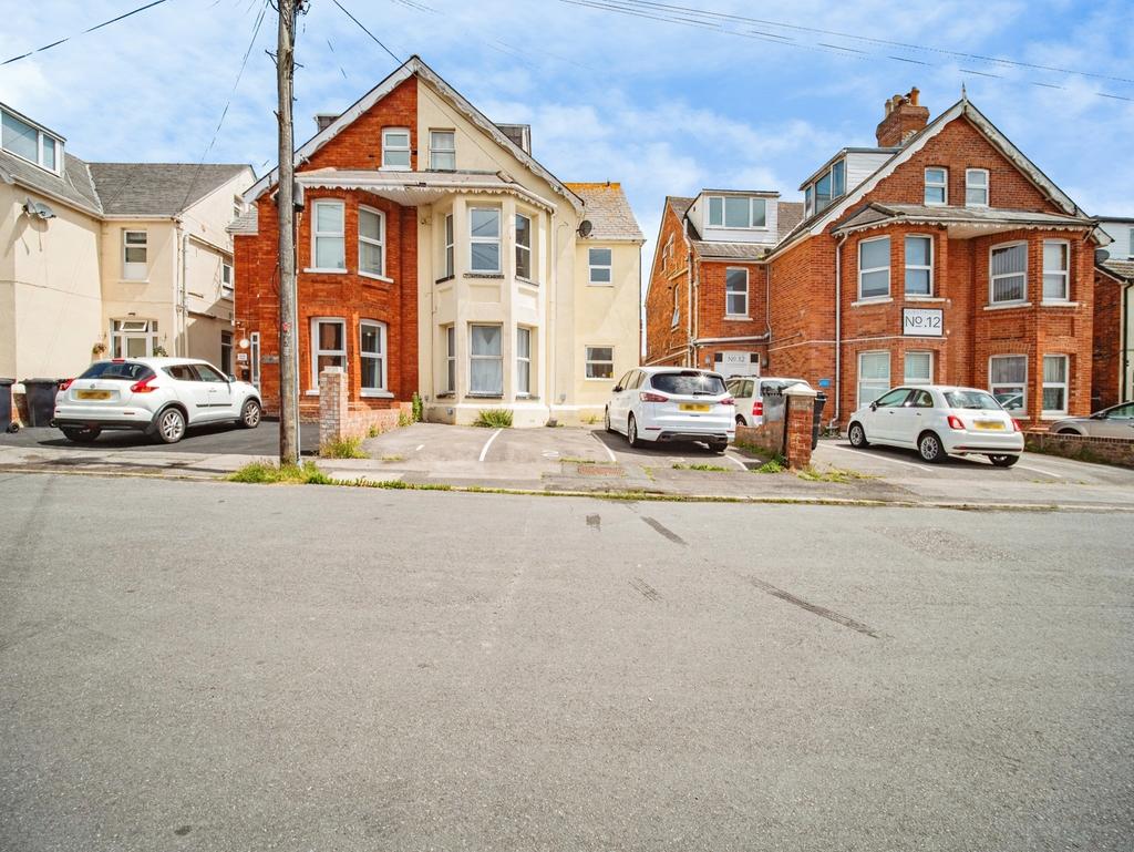 2 bedroom flat for sale