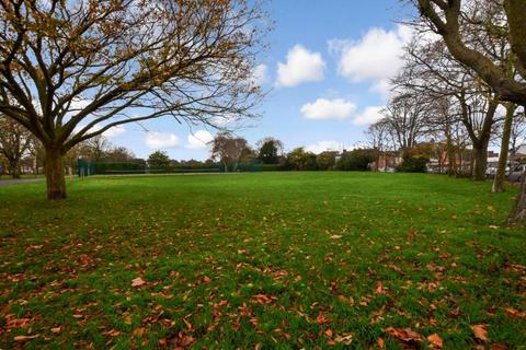 2 bedroom flat to rent, Priory Crescent, Hampshire PO4