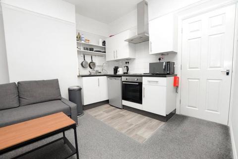 2 bedroom flat to rent, Priory Crescent, Hampshire PO4