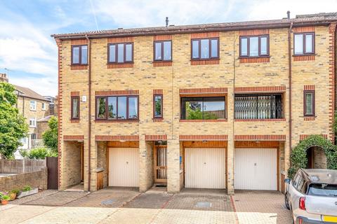 Laurel Road, Hampton TW12