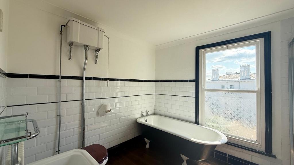 Apartment in Brighton, Queen's Park - More
