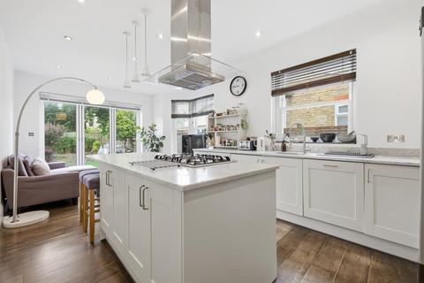 4 bedroom house for sale, Herongate Road, Aldersbrook