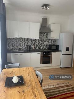 1 bedroom in a flat share to rent, Chiswick High Road, London, W4