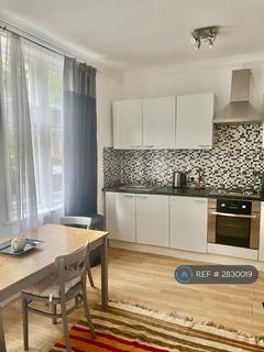 1 bedroom in a flat share to rent, Chiswick High Road, London, W4