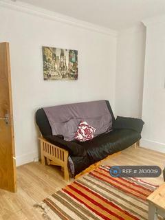 1 bedroom in a flat share to rent, Chiswick High Road, London, W4