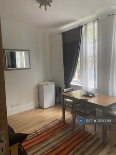 1 bedroom in a flat share to rent, Chiswick High Road, London, W4