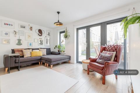 3 bedroom terraced house to rent, Bramah Road, London, SW9