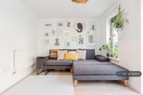3 bedroom terraced house to rent, Bramah Road, London, SW9