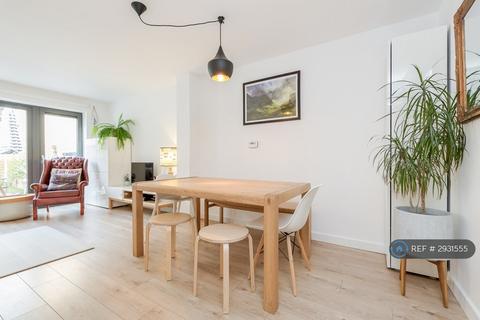 3 bedroom terraced house to rent, Bramah Road, London, SW9