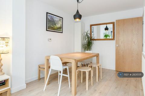 3 bedroom terraced house to rent, Bramah Road, London, SW9