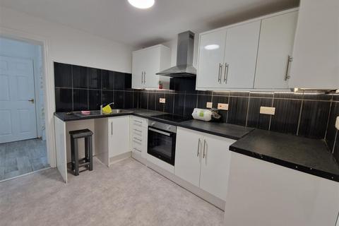 2 bedroom flat to rent, Gordon Road, Aldershot