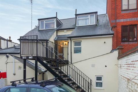 2 bedroom flat to rent, Gordon Road, Aldershot