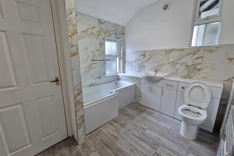 2 bedroom flat to rent, Gordon Road, Aldershot