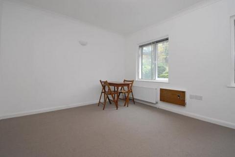 1 bedroom flat to rent, Archway Road, London, N6
