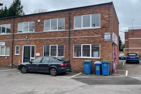Industrial unit to rent, 55 Fleet Rd Fleet GU51 3PJ