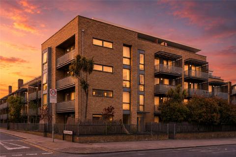 High Road, Bowes Park, N22